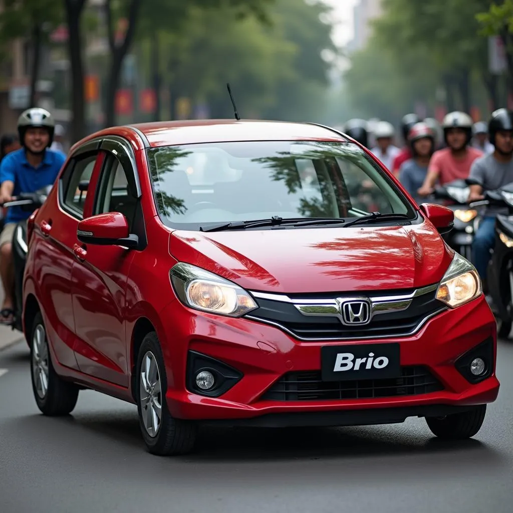 Hình ảnh Honda Brio cũ di chuyển linh hoạt trong phố